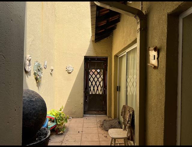 6 BEDROOM HOUSE FOR SALE IN CASHAN